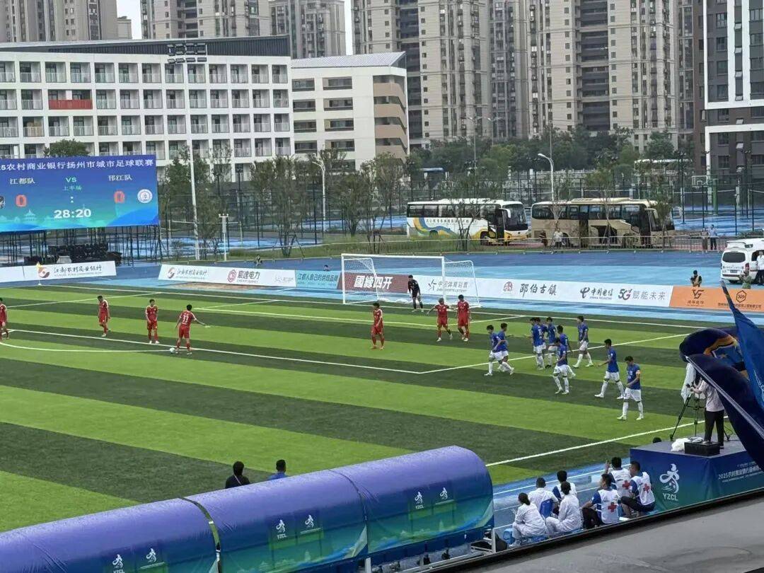 主场气氛热烈,为球队加油打气,士气大振 主场气氛热烈,为球队加油打气,士气大振