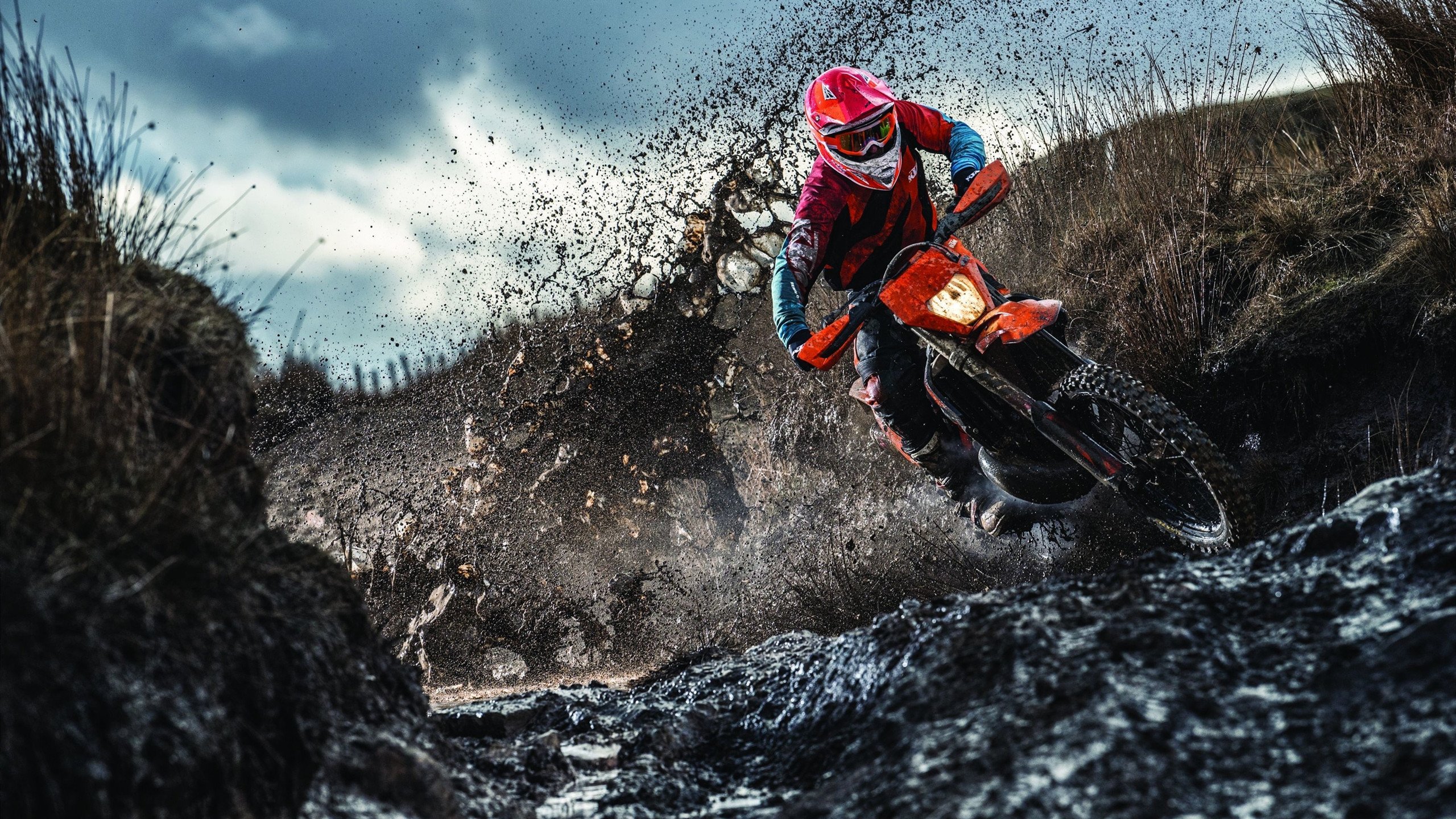 莱奥单骑叩关！切尔西逆转巴萨，欧冠王座上站起新的孤勇者