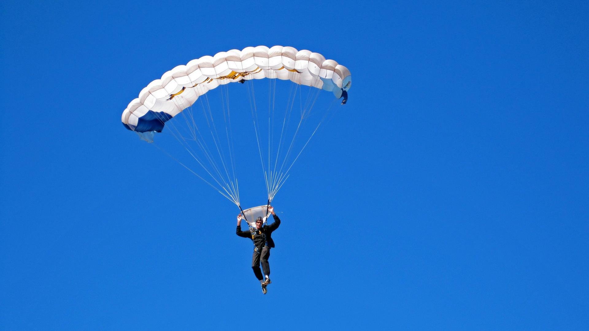 德甲争冠战焦点战,突尼斯横扫比利时?一场颠覆想象的世界足球文化碰撞