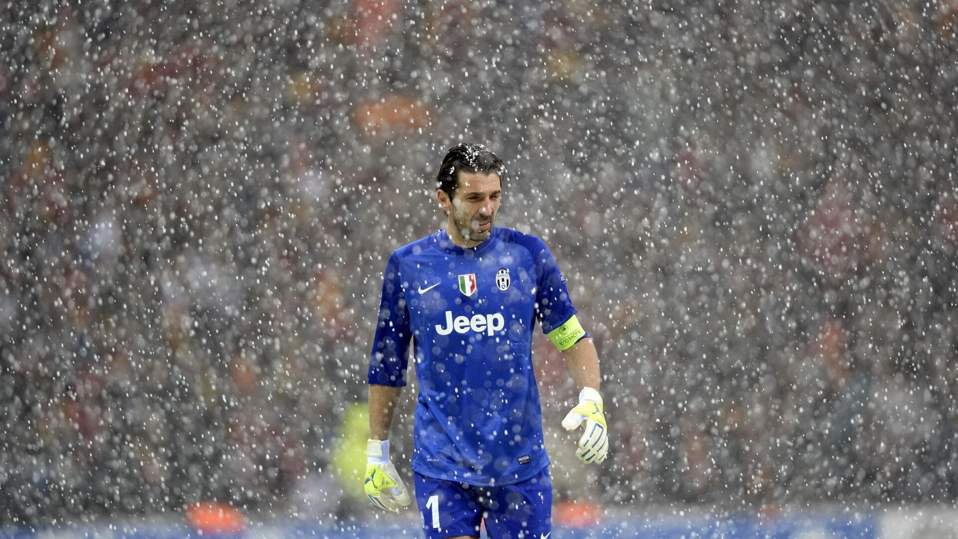 开云下载-当足球巨星的名字响彻NBA赛场，维尼修斯如何带队撕裂季后赛之夜？