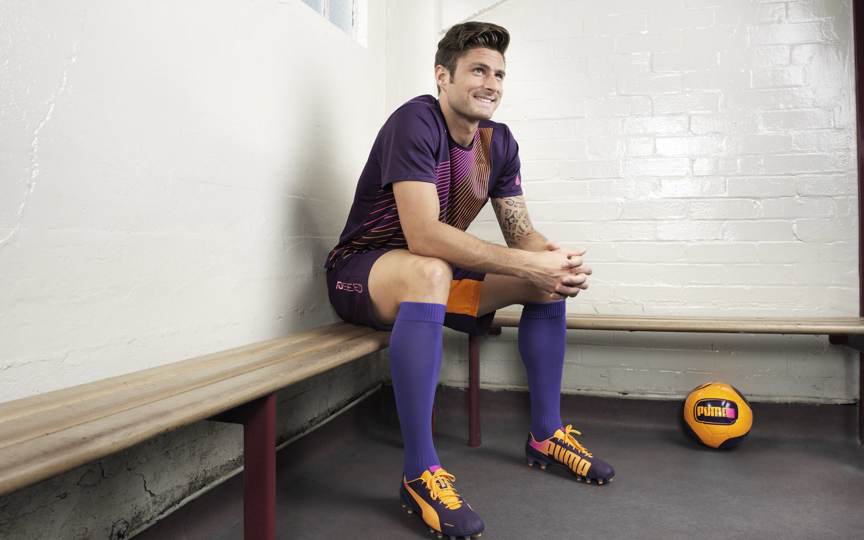 开云体育下载-足球与篮球的战术交响，德甲争冠战与湖人压制魔术的深度解析